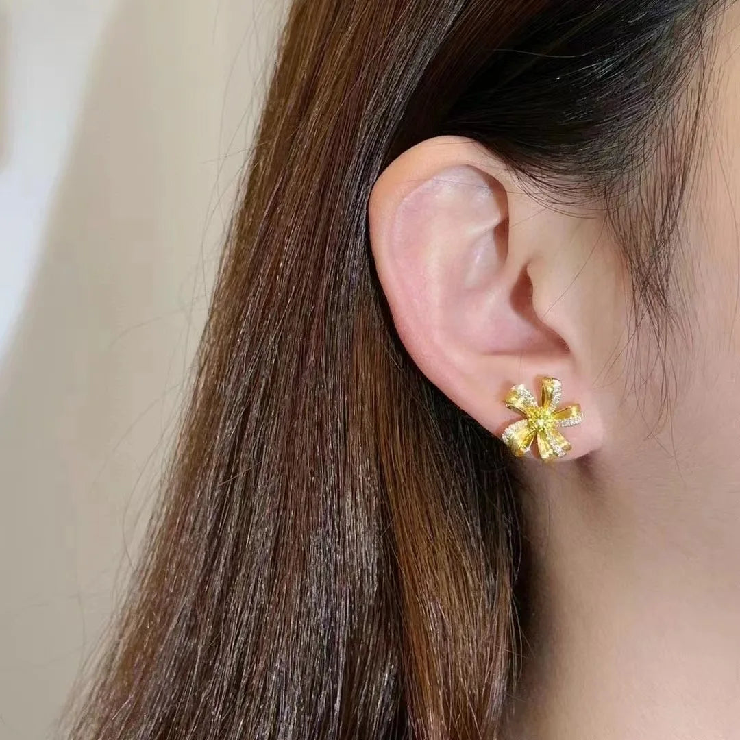 Natural Yellow Diamond Floral Stud Earrings – 18K Gold, 0.39ct (SGARIT)