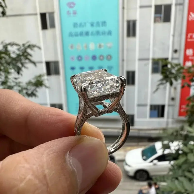 Ruihe Hot Sale Classic Design Emerald Cut 20ct 18K Gold Luxurious Rings Main Stone Lab Diamond Girlfriend Gift, Ring Size - 5.5