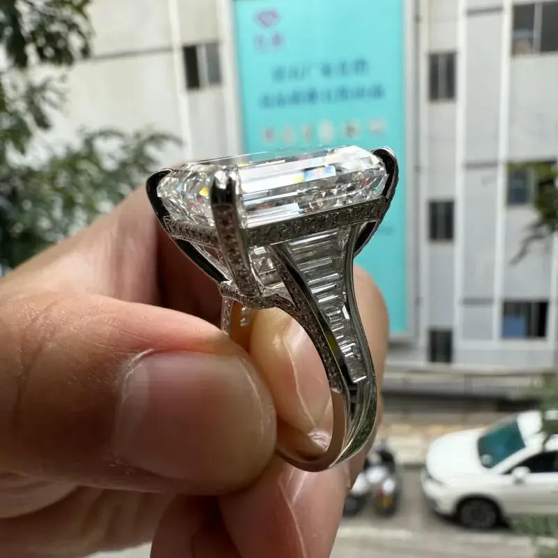 Ruihe Hot Sale Classic Design Emerald Cut 20ct 18K Gold Luxurious Rings Main Stone Lab Diamond Girlfriend Gift, Ring Size - 5.5