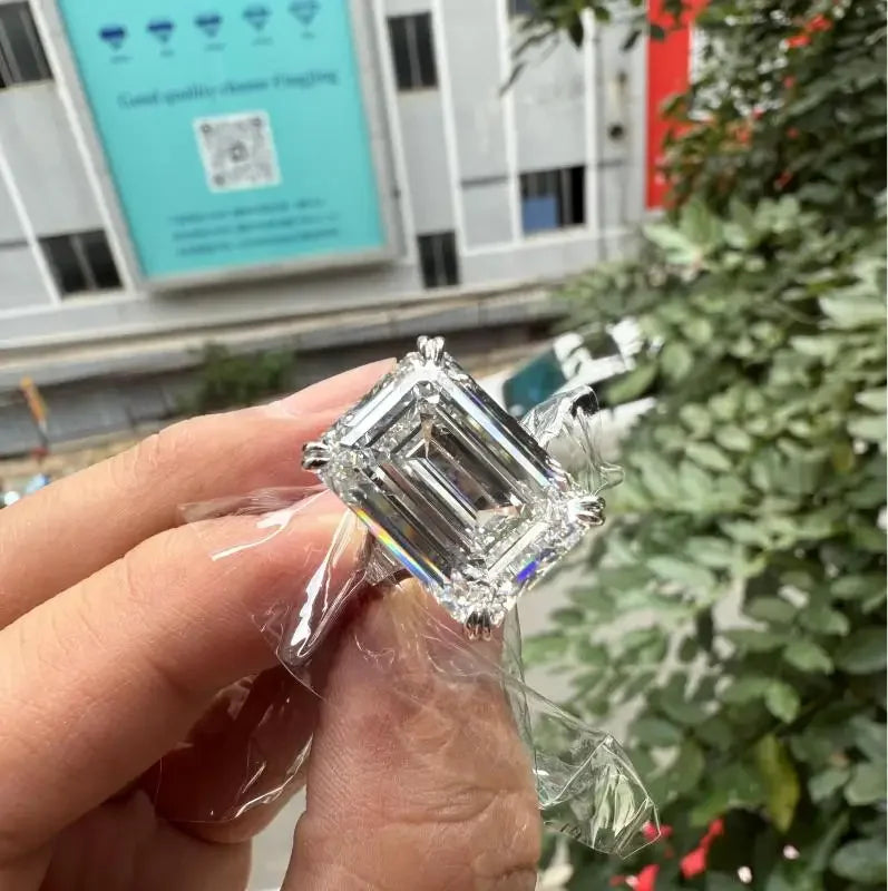 Ruihe Hot Sale Classic Design Emerald Cut 20ct 18K Gold Luxurious Rings Main Stone Lab Diamond Girlfriend Gift, Ring Size - 9
