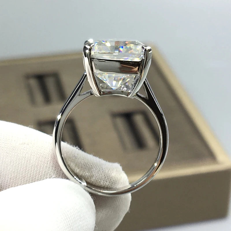 Solid 18K AU750 white gold ring with a 10-carat flawless moissanite gemstone, showcasing brilliant clarity and a classic solitaire setting.
