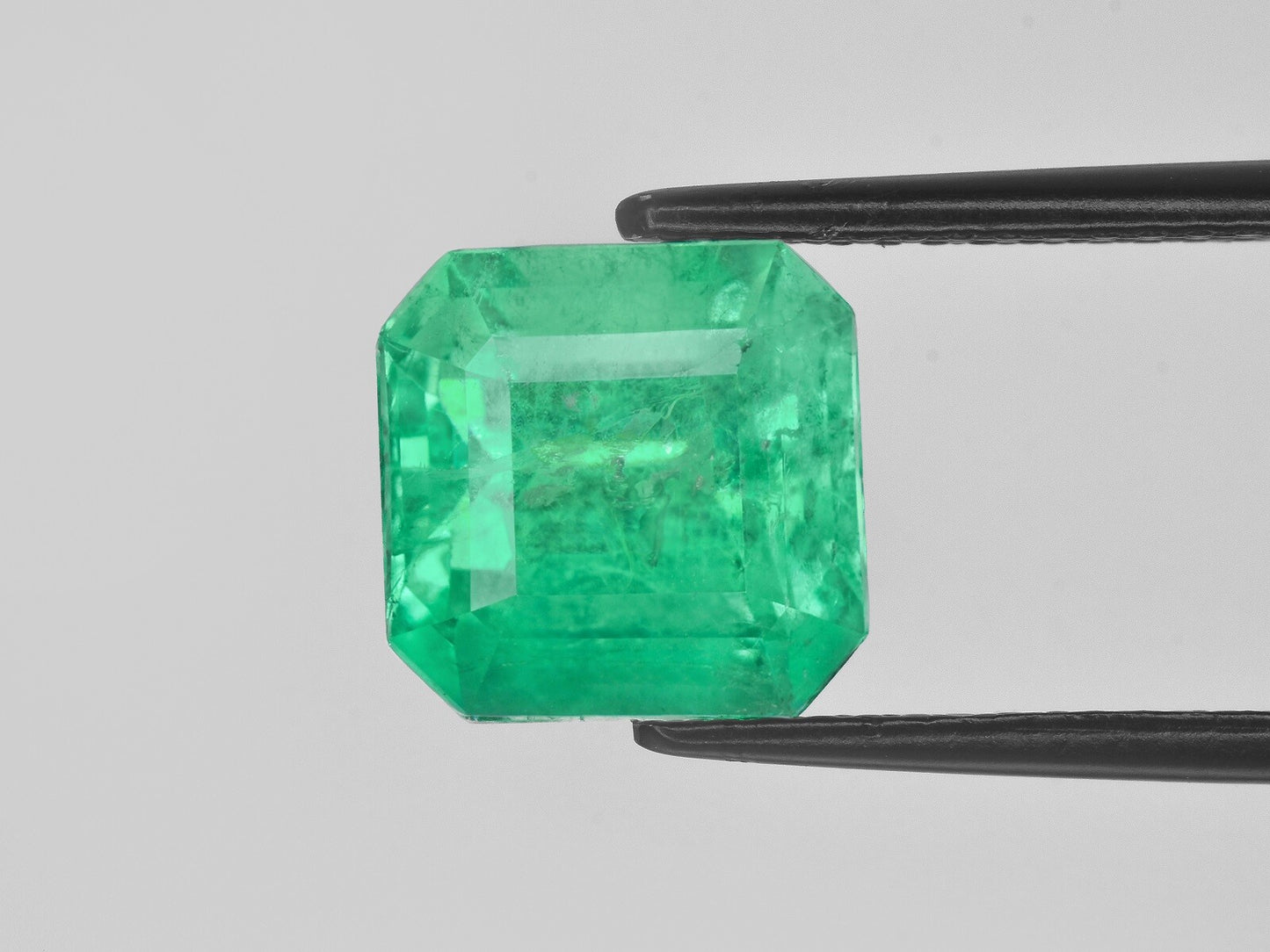 GRS Certified COLOMBIA Emerald 5.81 Cts Natural Lustrous Green Octagonal