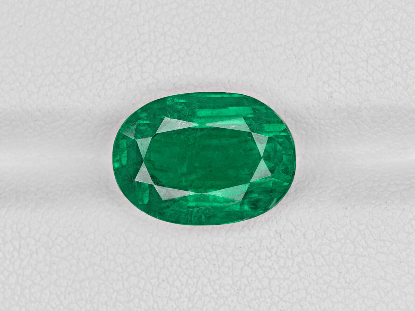 Stunning GII Certified 5.47 Cts Natural Zambian Emerald - Deep Green Oval Gemstone