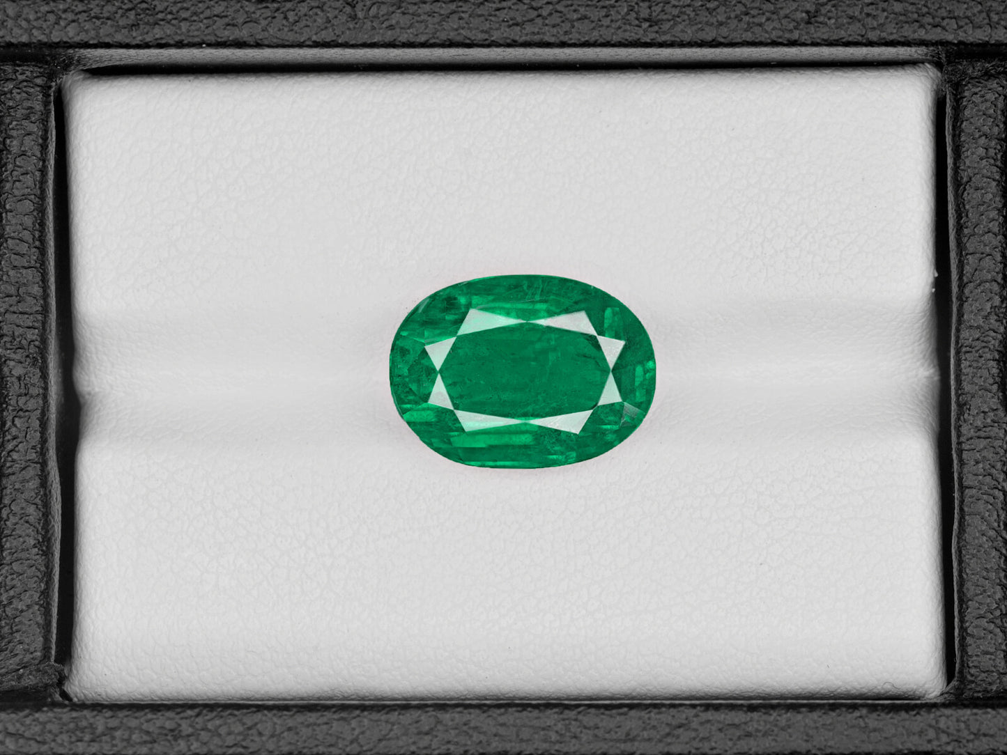 Stunning GII Certified 5.47 Cts Natural Zambian Emerald - Deep Green Oval Gemstone