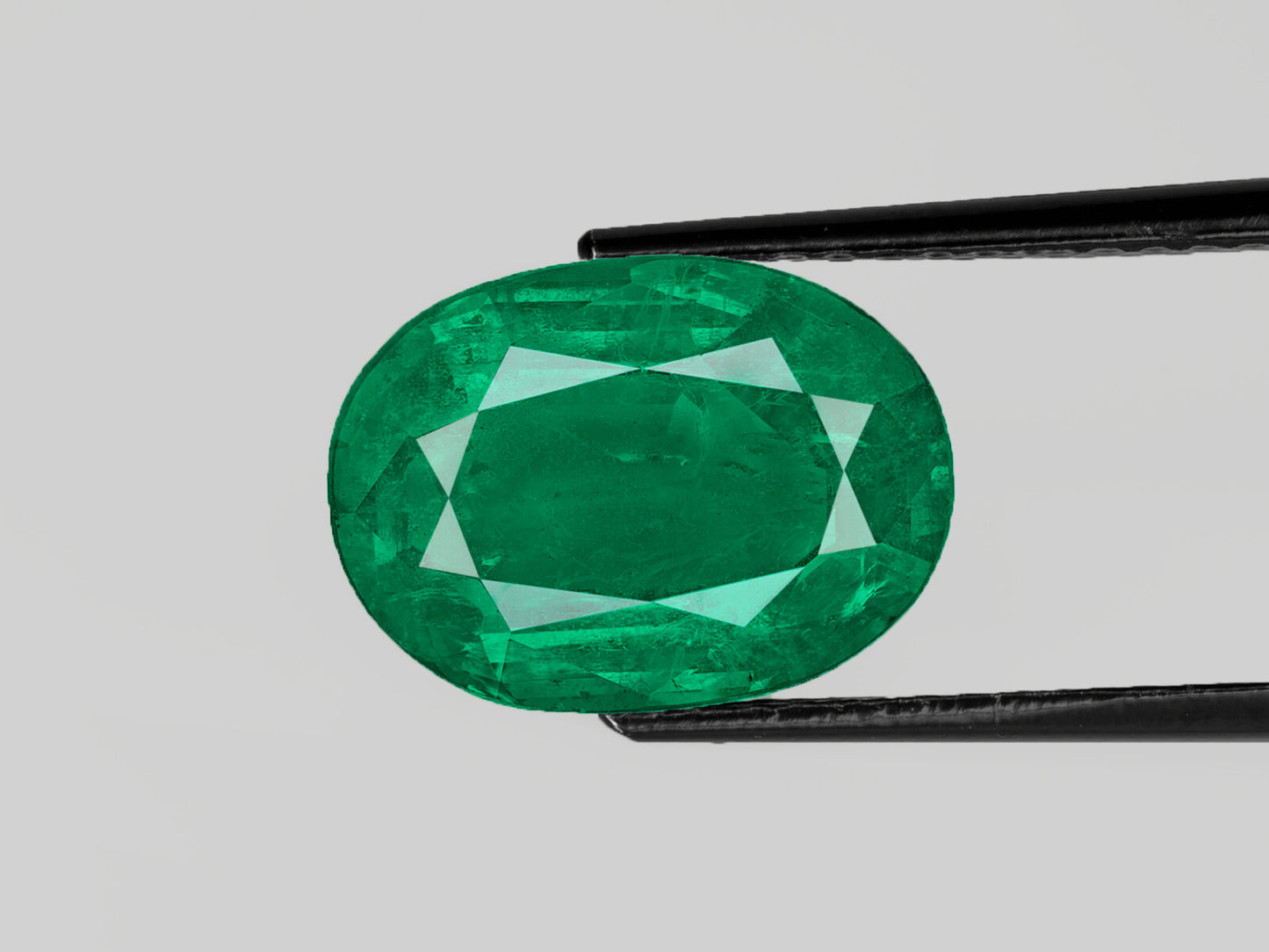Stunning GII Certified 5.47 Cts Natural Zambian Emerald - Deep Green Oval Gemstone