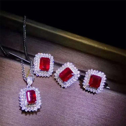 18k gold bridal set with pigeon blood rubies and diamonds, Crimson Legacy collection.