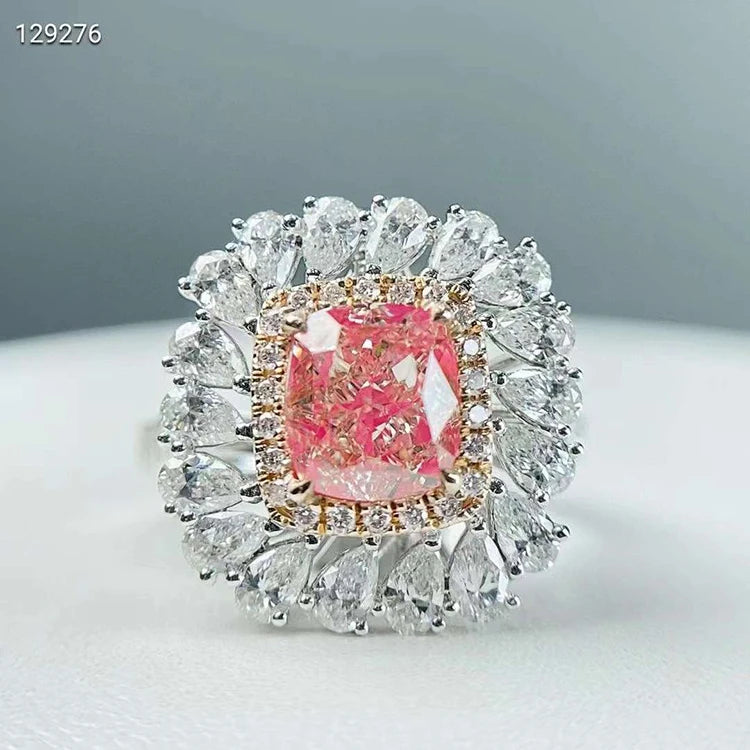 Verlobungsring aus Weißgold mit 2 Karat Kissenschliff und Fancy Pink VVS-Diamanten