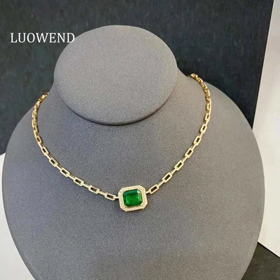 Solaris Aurum 18K yellow gold necklace with green gem pendant on display bust