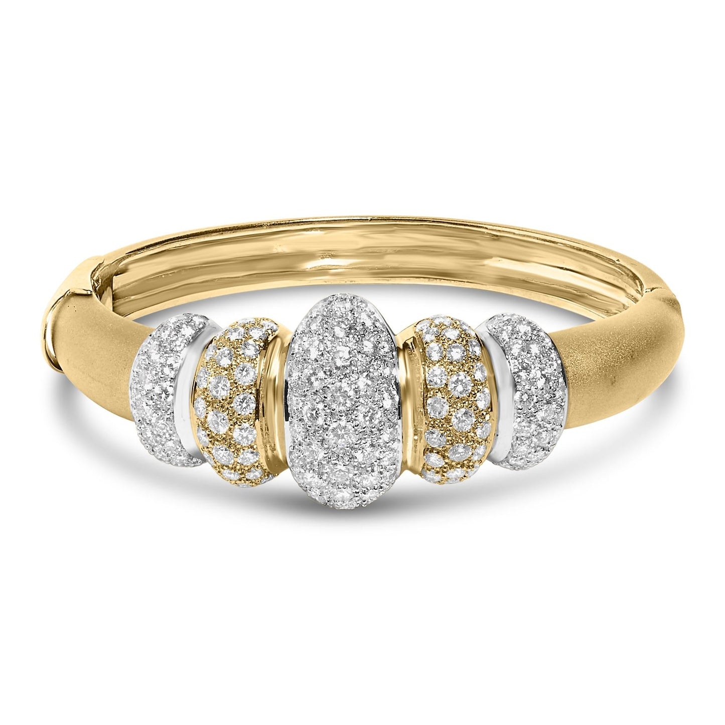 18K gold bangle bracelet with 6 carats of pavé set diamonds in a graduating dome design
