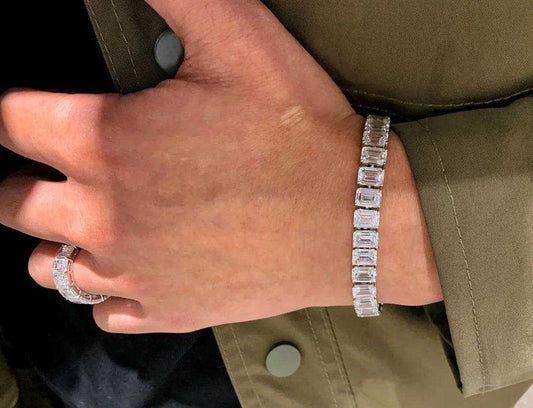 Ruif Customize 18k gold tennis bracelet with emerald cut lab grown emerald on wrist