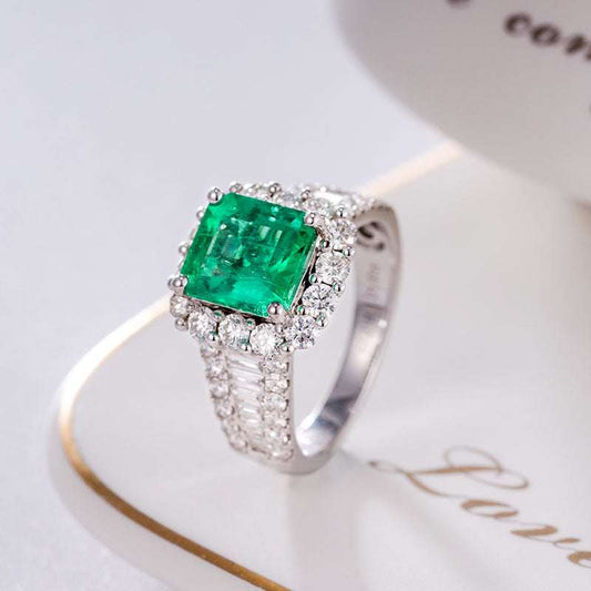 Vintage fashion ring with natural emerald and diamond gemstone set in 18k gold band