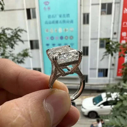 Ruihe Hot Sale Classic Design Emerald Cut 20ct 18K Gold Luxurious Rings Main Stone Lab Diamond Girlfriend Gift - The Sparkling Squirrels & Co. 