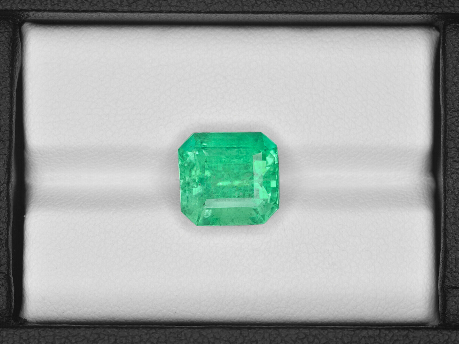 GRS Certified COLOMBIA Emerald 5.81 Cts Natural Lustrous Green Octagonal