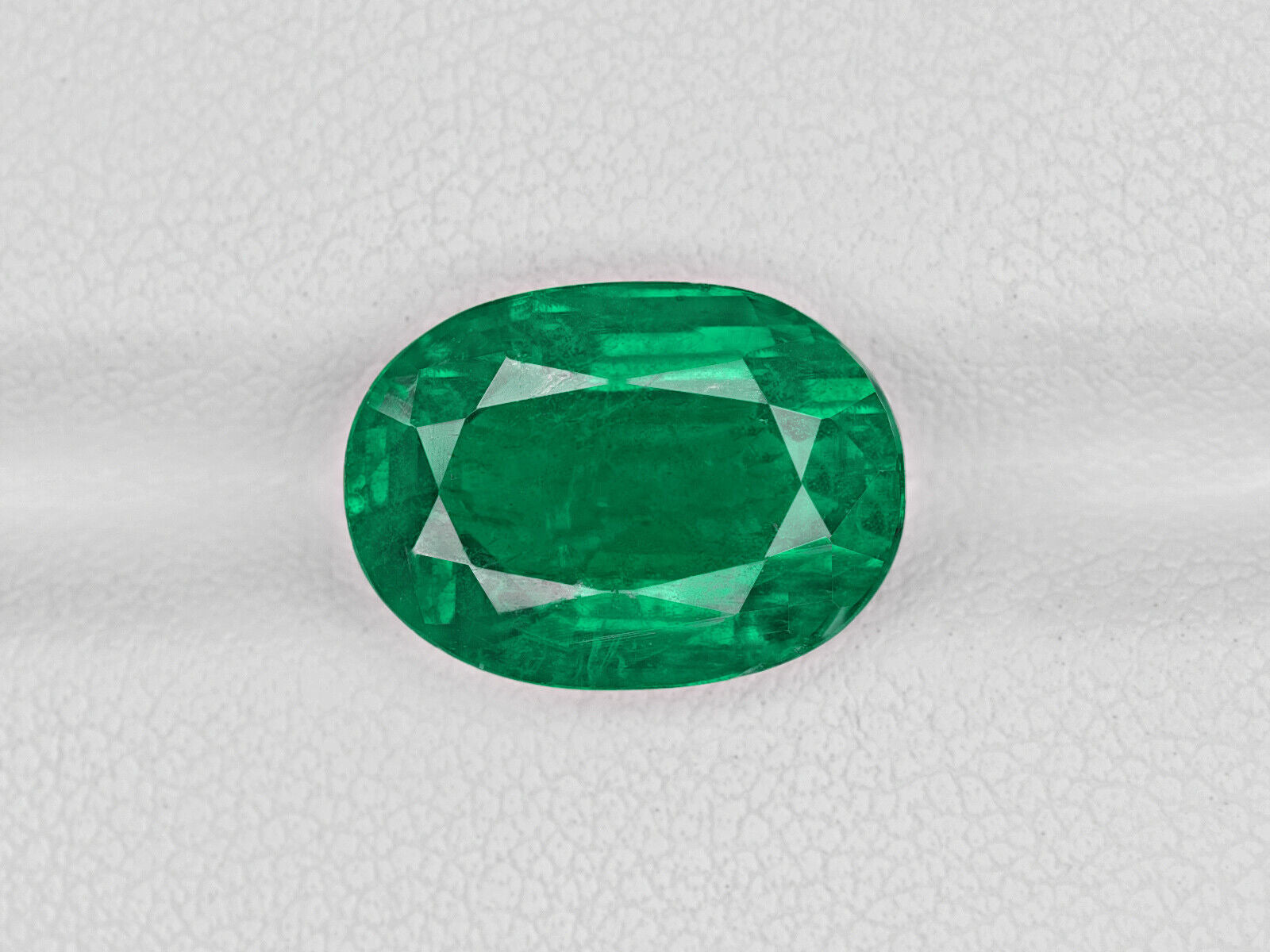 Stunning GII Certified 5.47 Cts Natural Zambian Emerald - Deep Green Oval Gemstone