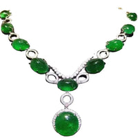 18K gold luxury necklace with vivid green natural emerald gemstones and classic flower pattern
