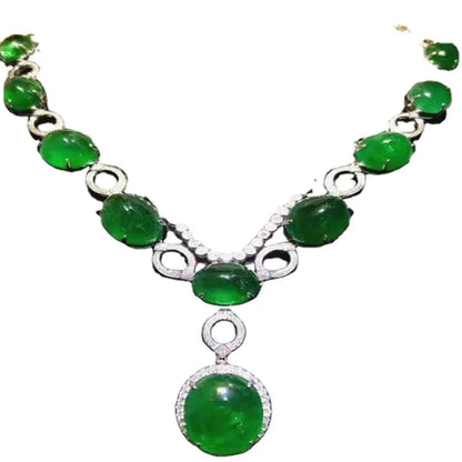 18K gold luxury necklace with vivid green natural emerald gemstones and classic flower pattern