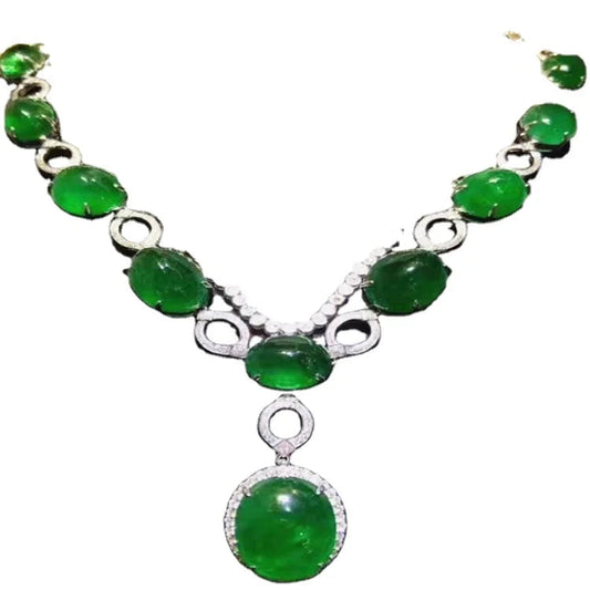 18K gold luxury necklace with vivid green natural emerald gemstones and classic flower pattern