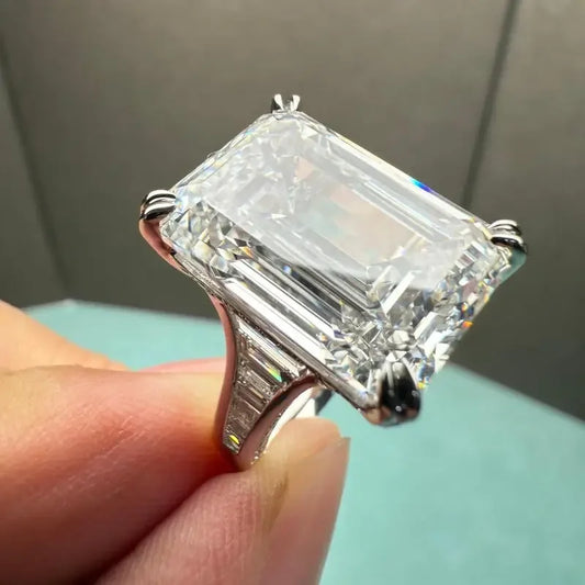 Ruihe Hot Sale Klassinen design Smaragdileikkaus 20 ct 18K kultaa Ylelliset sormukset Main Stone Lab Diamond Girlfriend Lahja, Sormuksen koko - 7,5